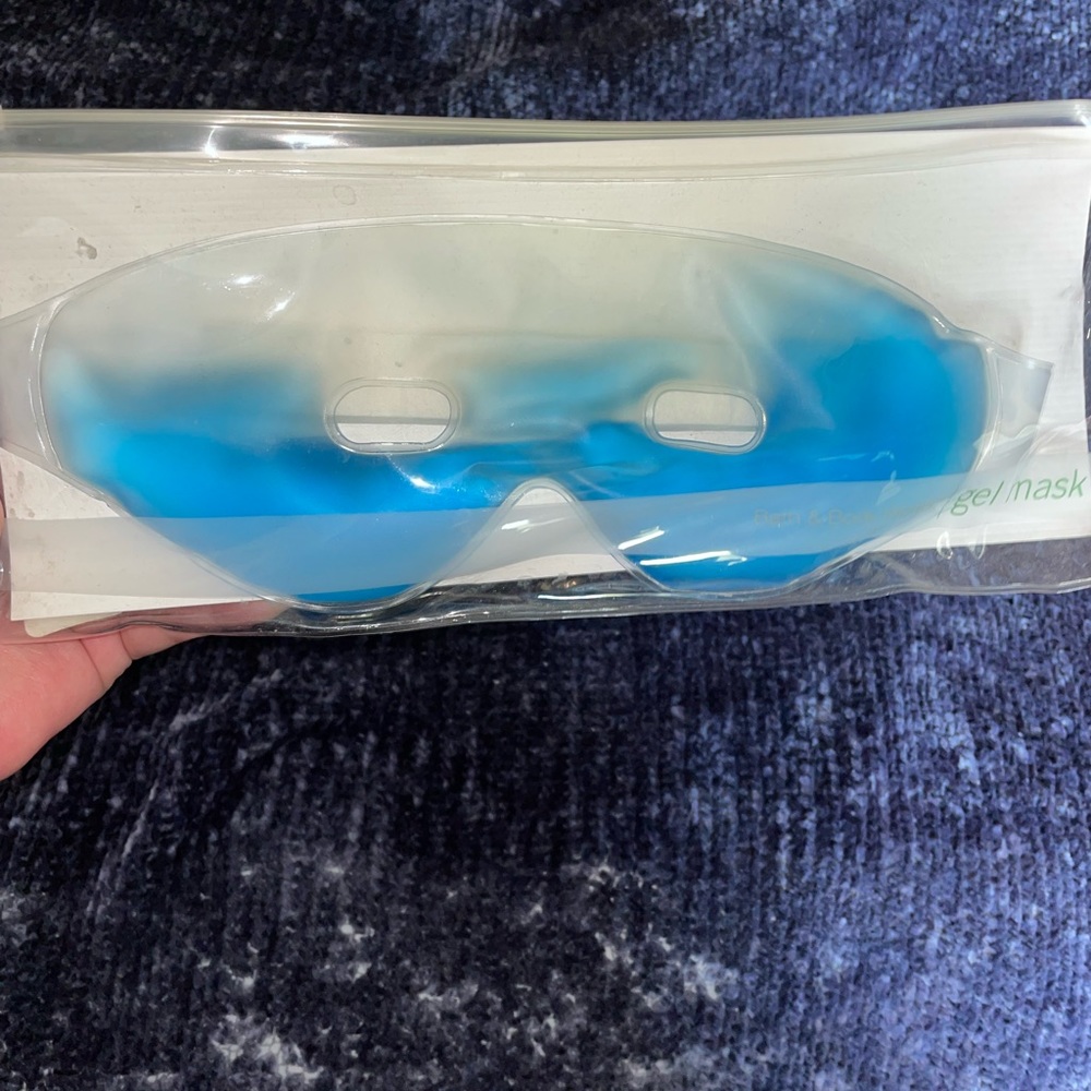 2/$10 Bath & Body Works Gel Mask, O/S